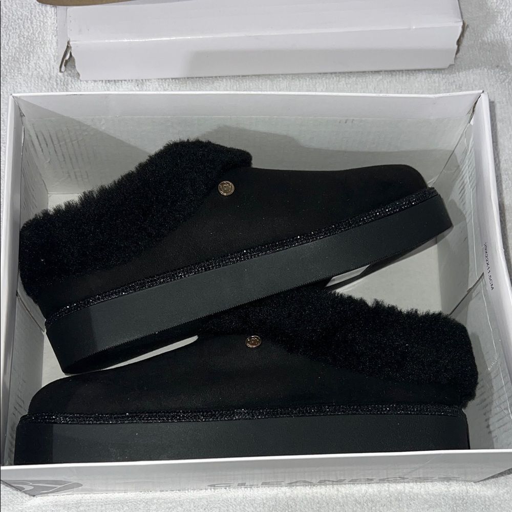 Elegant Black Women's Fur Slippers